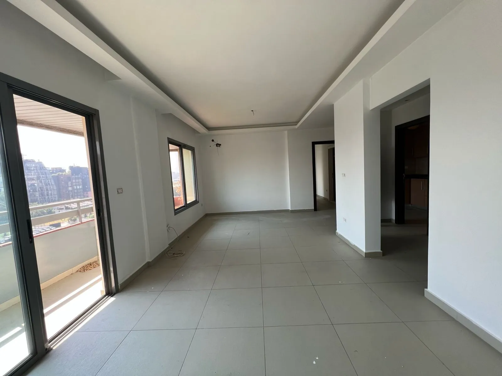 3-Bedroom Apartment For Sale in Achrafieh, Corniche El Nahr — الصورة 3