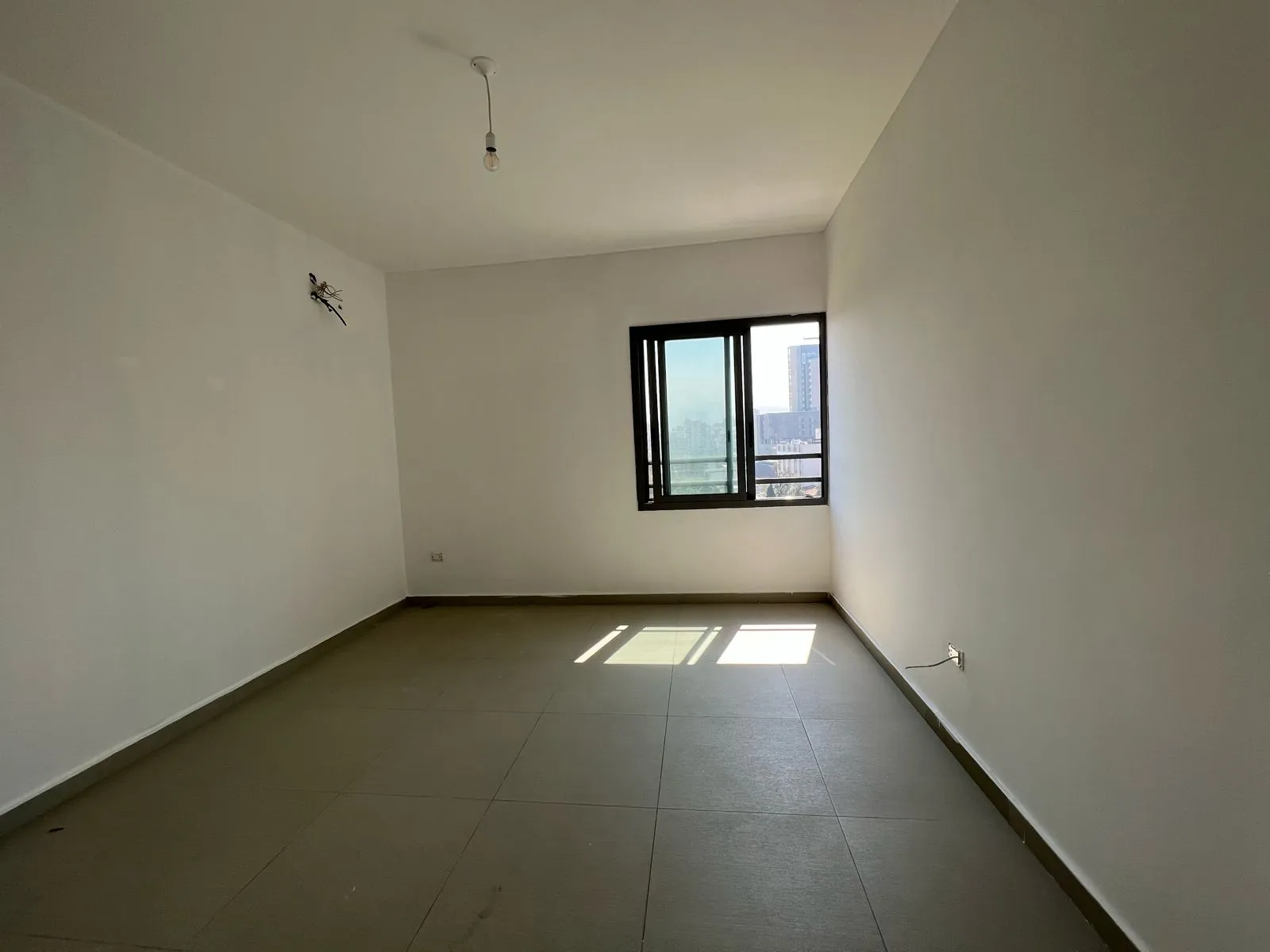 3-Bedroom Apartment For Sale in Achrafieh, Corniche El Nahr — الصورة 4