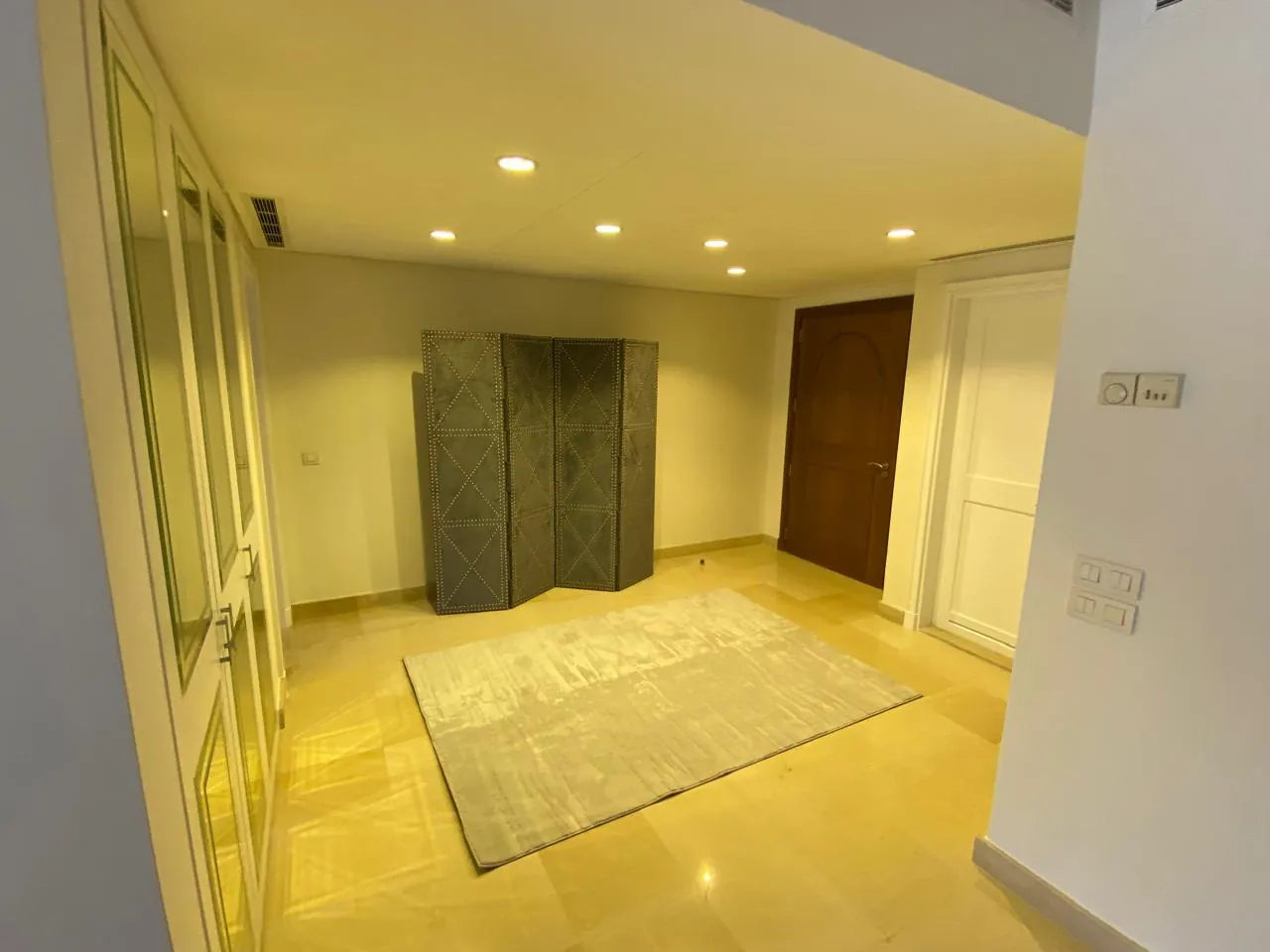 Fully Furnished Two-Bedroom Apartment For Sale in Saifi Village — الصورة 7