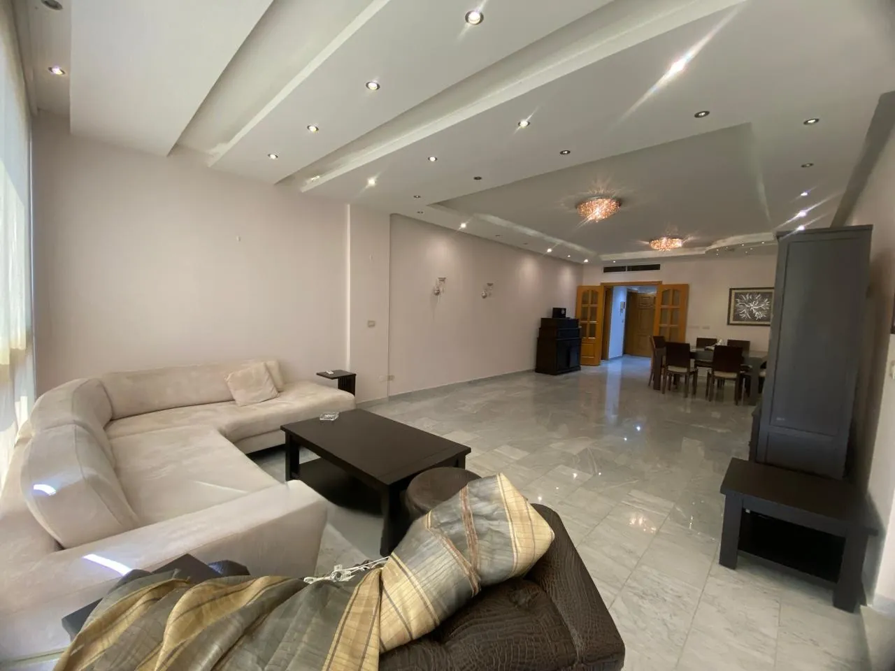 Beautifully Furnished Apartment For Rent in Clemenceau, Ras Beirut — الصورة 2