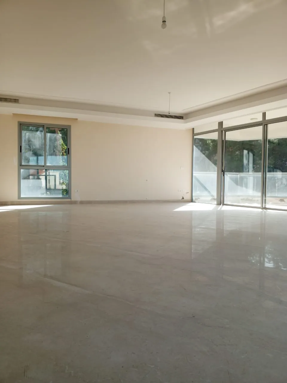 Deluxe Apartment For Sale in Sahel Alma — الصورة 2