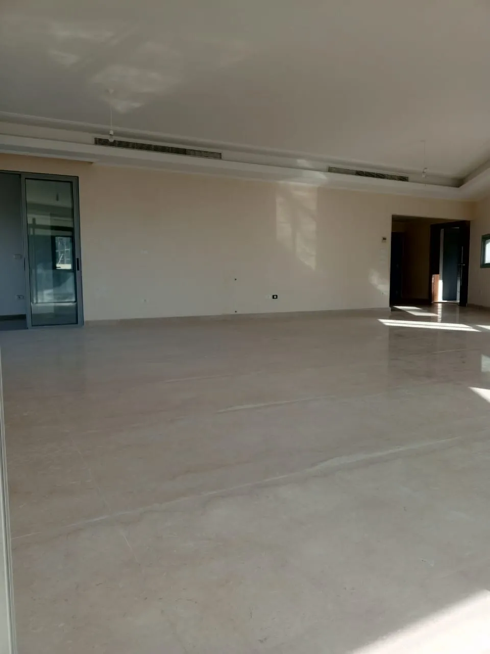 Deluxe Apartment For Sale in Sahel Alma — الصورة 3