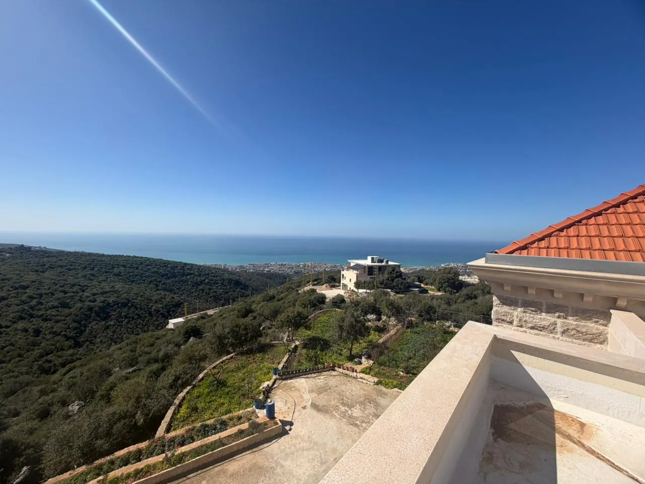 Exclusive! An Individual Villa For Sale in Ebrin, Batroun — الصورة 5