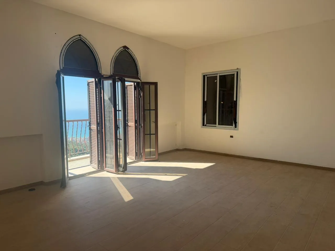 Exclusive! An Individual Villa For Sale in Ebrin, Batroun — الصورة 8