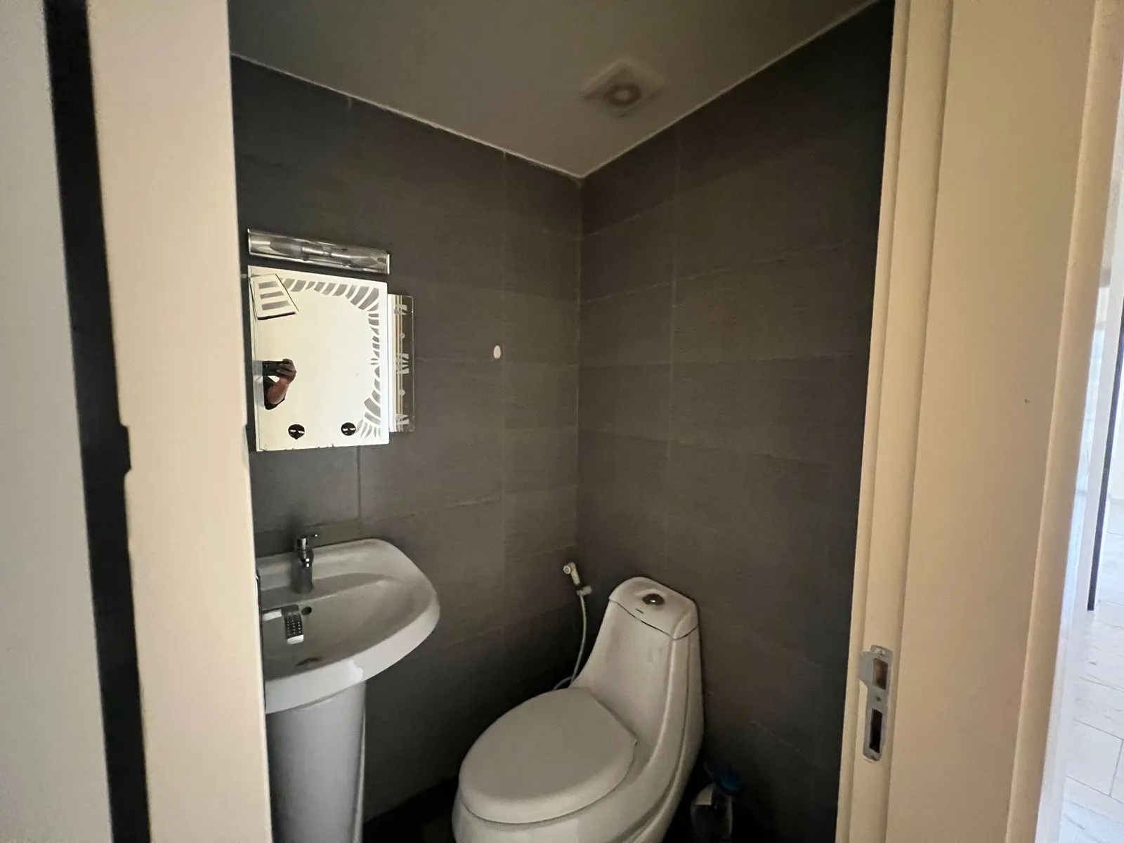 Exclusive! Brand New Apartment For Sale in Wadi Chahrour, Baabda — الصورة 7