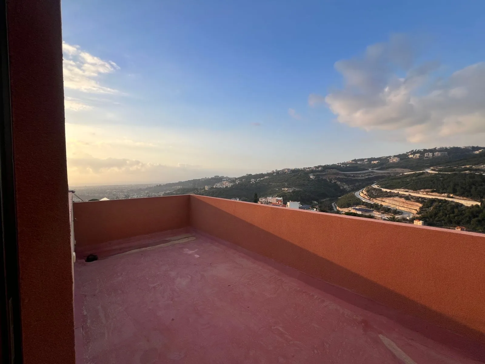 Brand New Apartment With Terrace And Roof For Sale in Wadi Chahrour — الصورة 4
