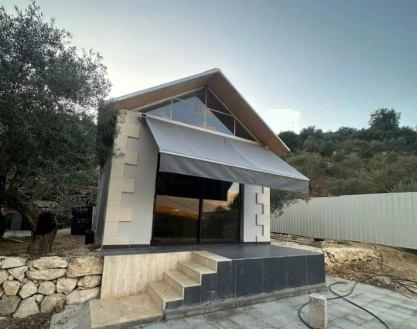 A 4,000 SQM Land With Banglow For Sale in Bijdarfel, Batroun