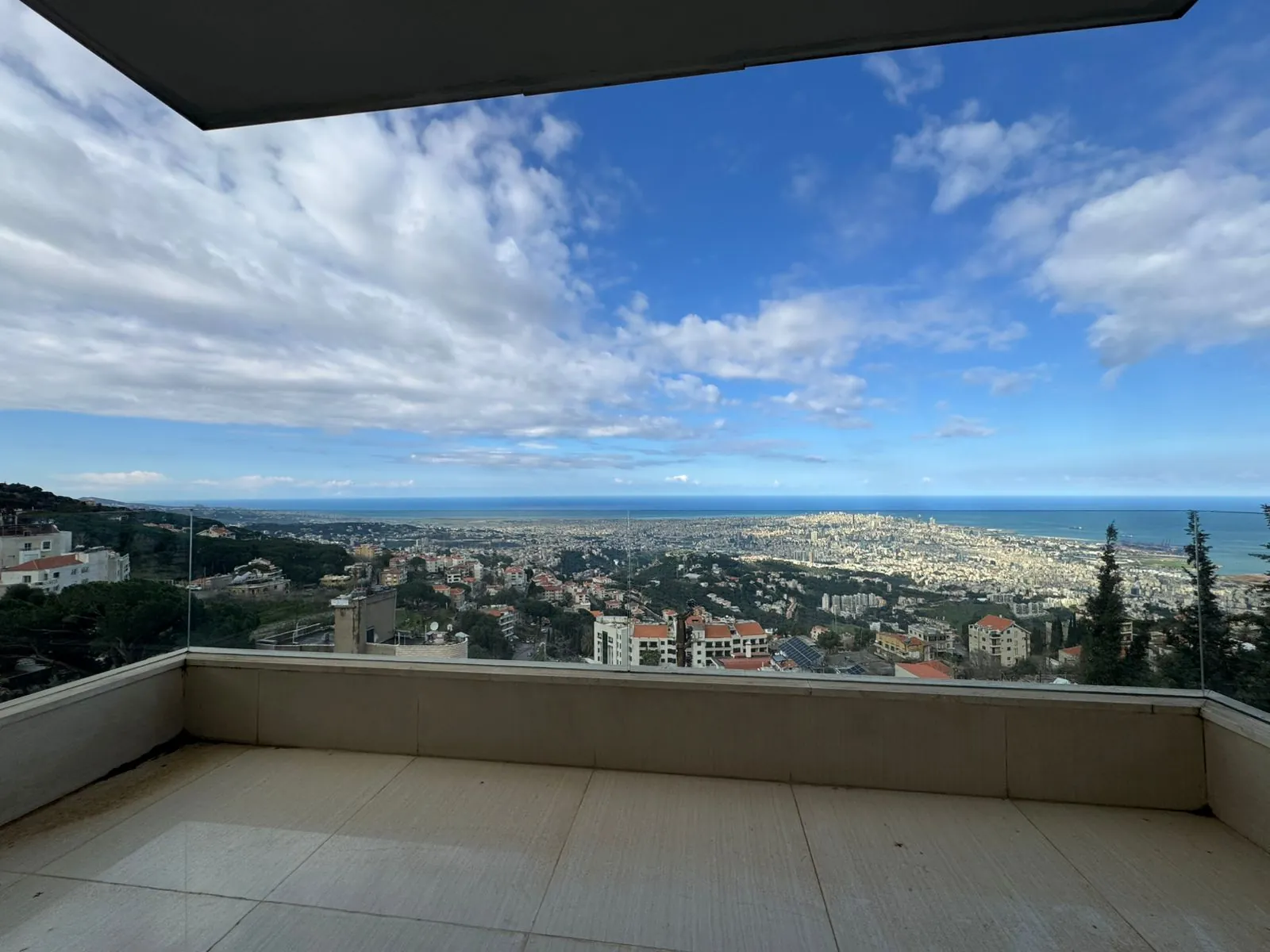 Brand New Apartment With Terrace For Sale in Ain Saadeh — الصورة 2