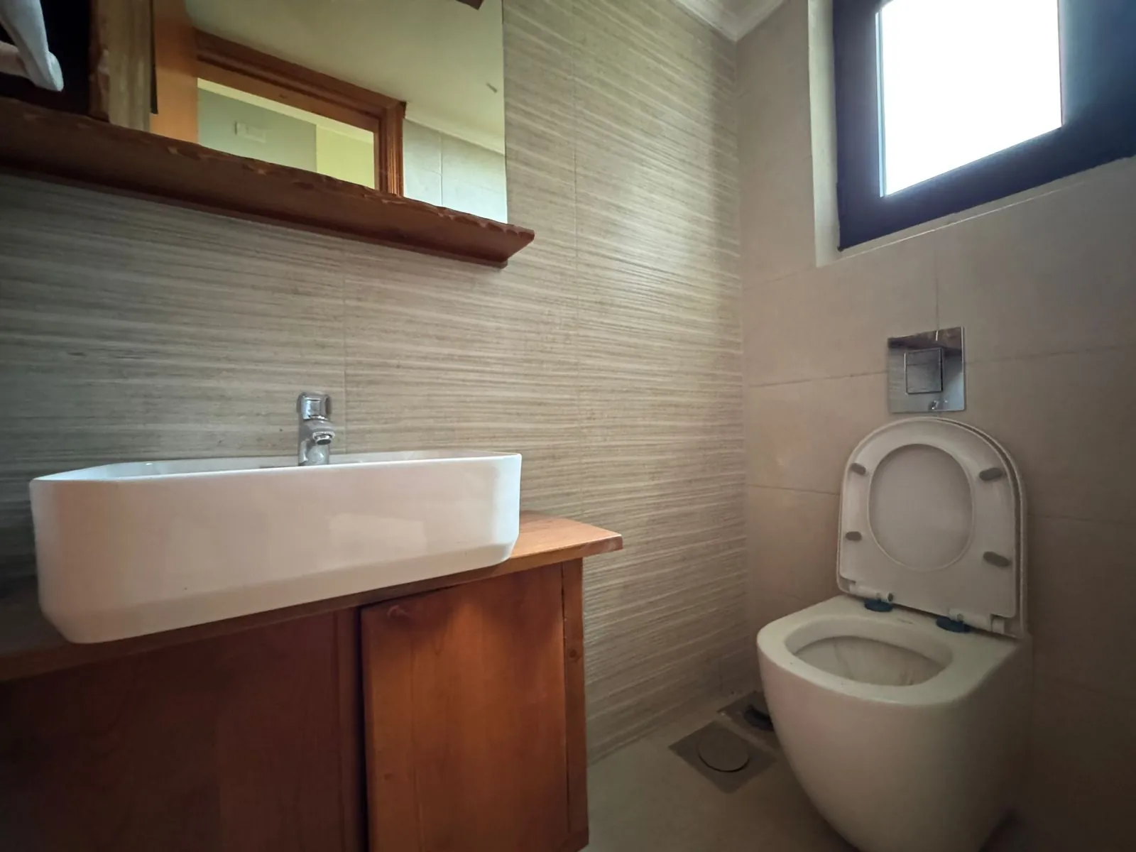 Brand New Apartment With Terrace For Sale in Ain Saadeh — الصورة 6