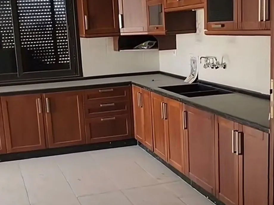 4-Bedroom Apartment with Mountain View For Sale in Ballouneh — الصورة 3