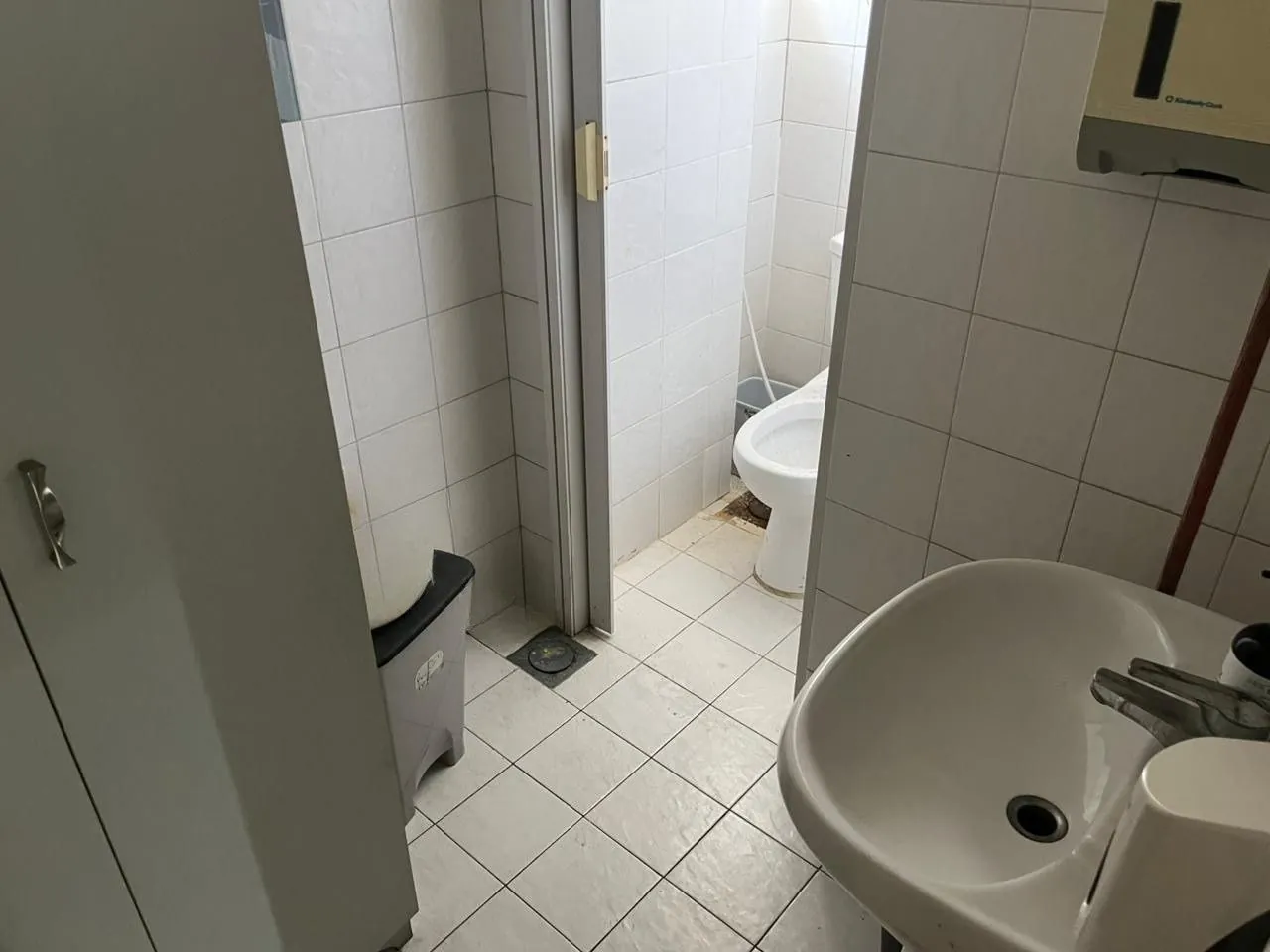 190 SQM Office For Rent in Great Location in Hamra, Ras Beirut — الصورة 10