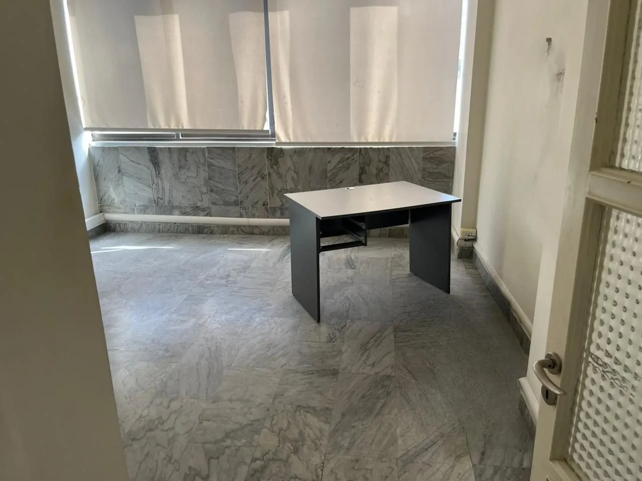 190 SQM Office For Rent in Great Location in Hamra, Ras Beirut — الصورة 6