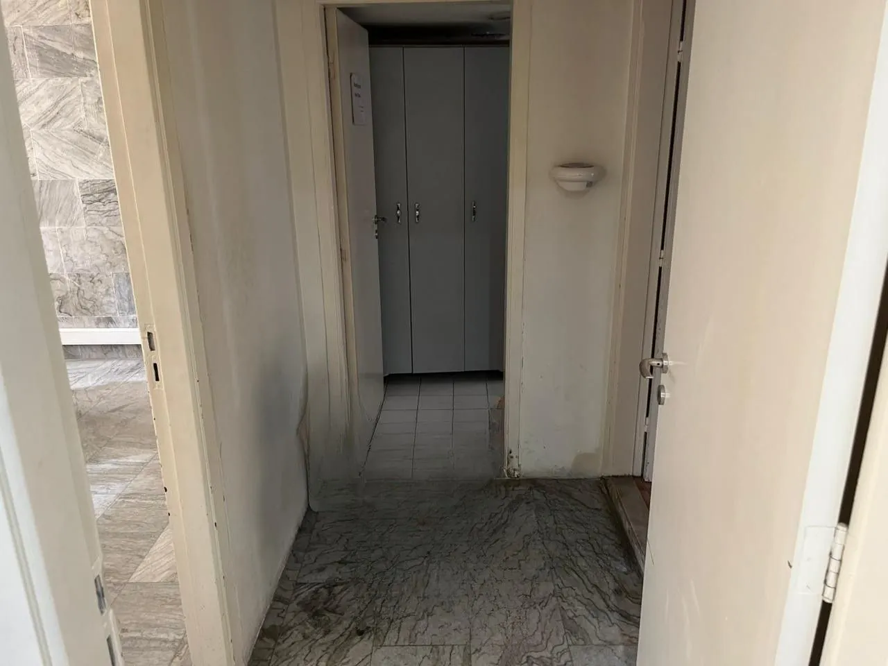 190 SQM Office For Rent in Great Location in Hamra, Ras Beirut — الصورة 9