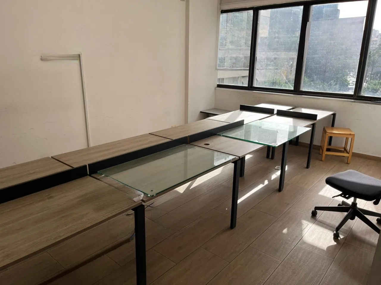 60 SQM Office For Rent in Great Location in Hamra, Ras Beirut — الصورة 2
