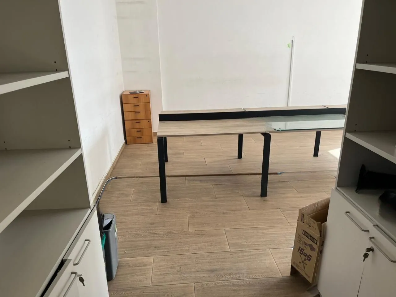 60 SQM Office For Rent in Great Location in Hamra, Ras Beirut — الصورة 3