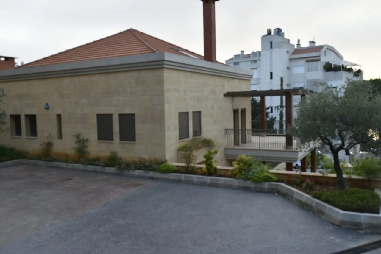 Exclusive! Charming Triplex Villa For Sale in A Prime Location in Broumana — الصورة 2