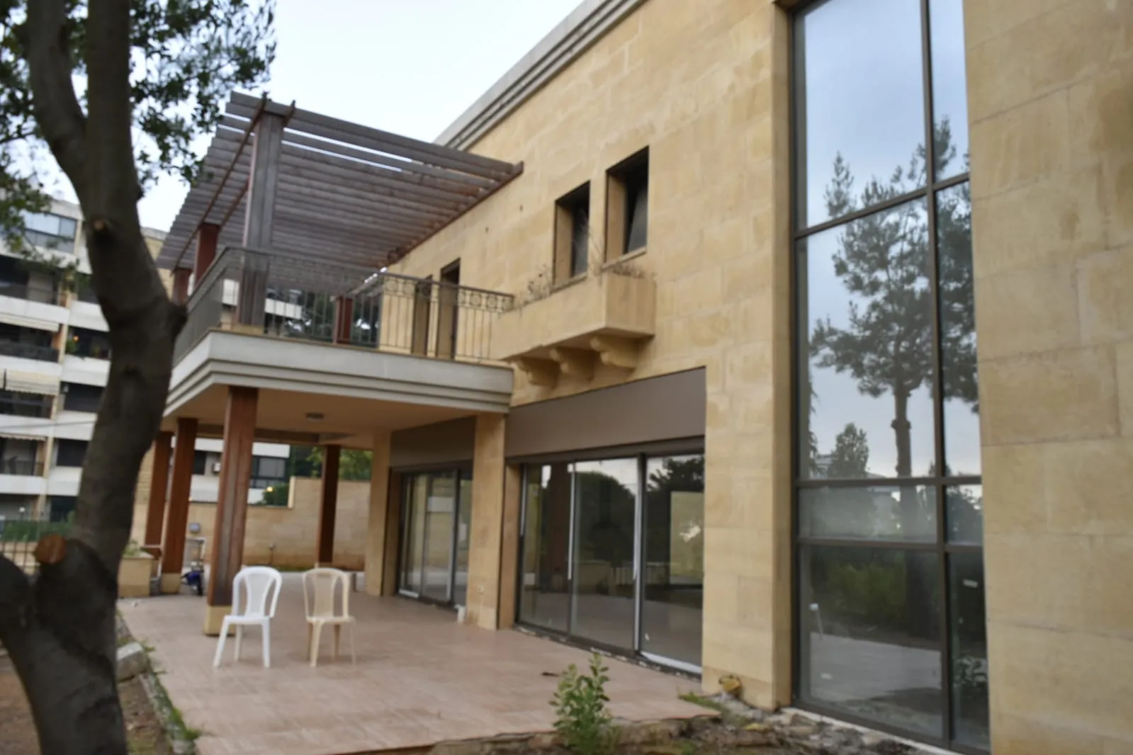 Exclusive! Charming Triplex Villa For Sale in A Prime Location in Broumana — الصورة 5