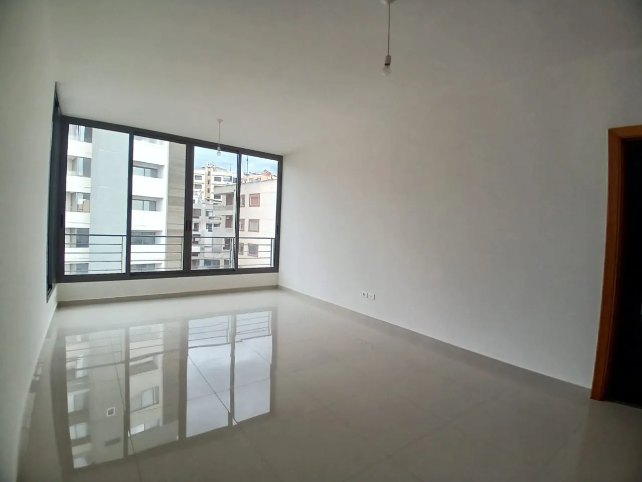 Brand New Apartment With Terrace For Sale in Mezher — الصورة 2