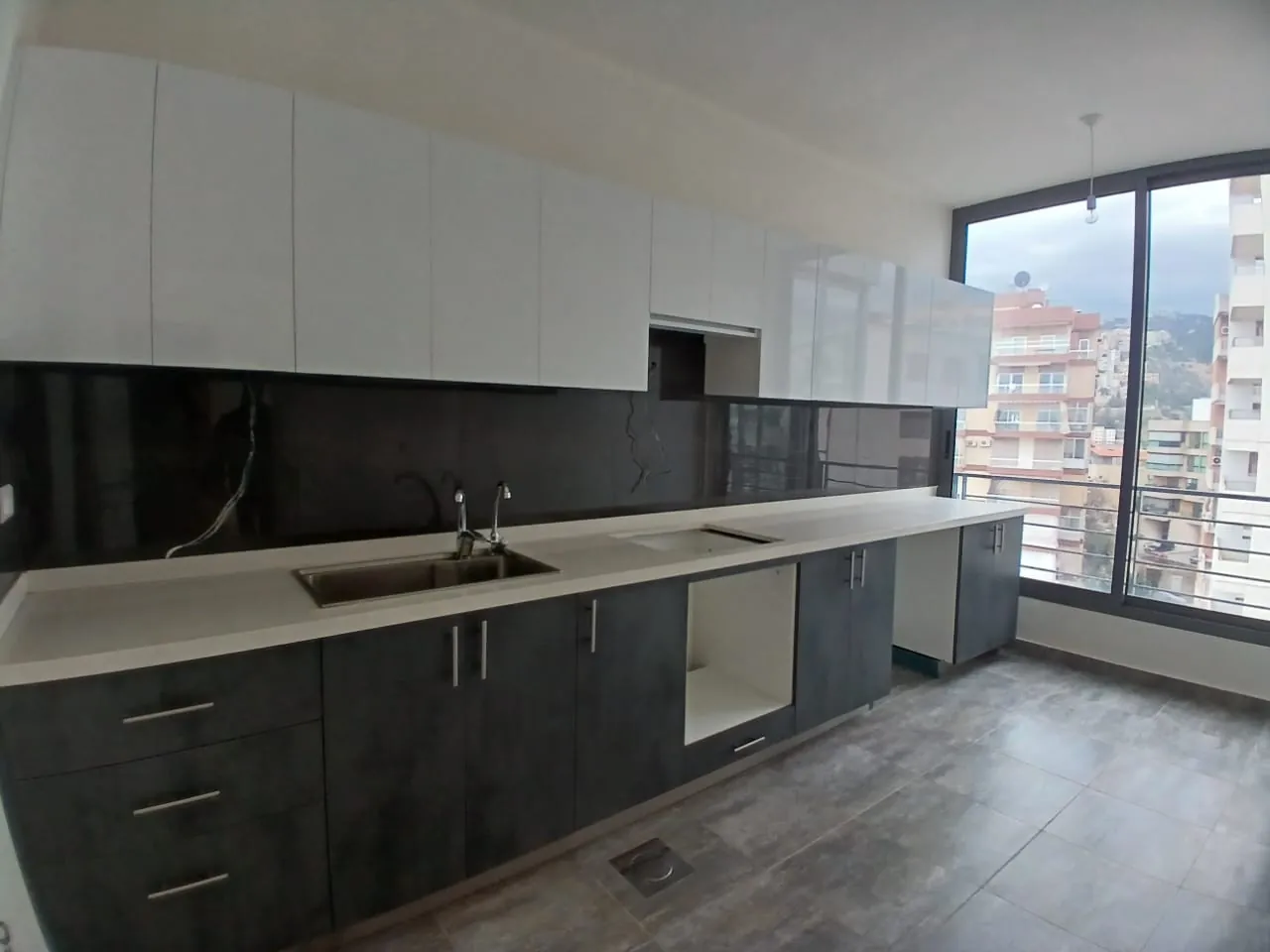 Brand New Apartment With Terrace For Sale in Mezher — الصورة 3
