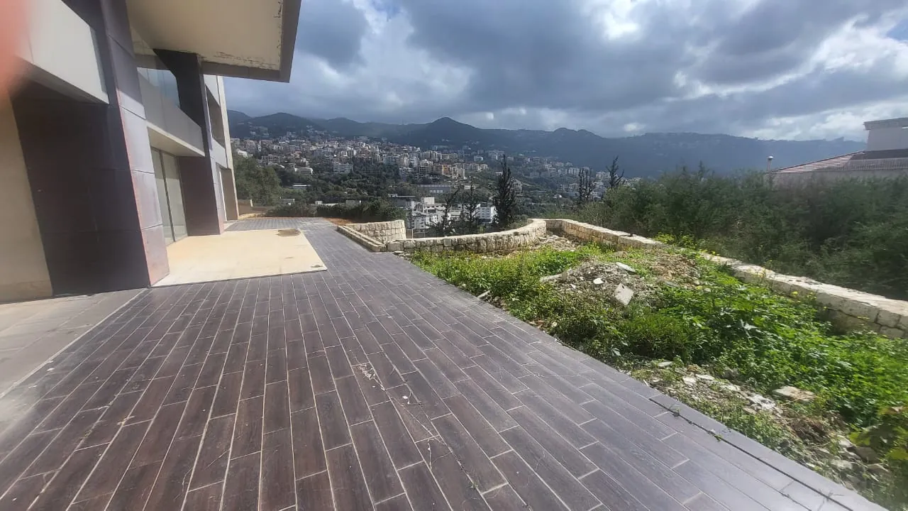 Spacious Brand New Apartment With Garden For Sale in Adma — الصورة 2