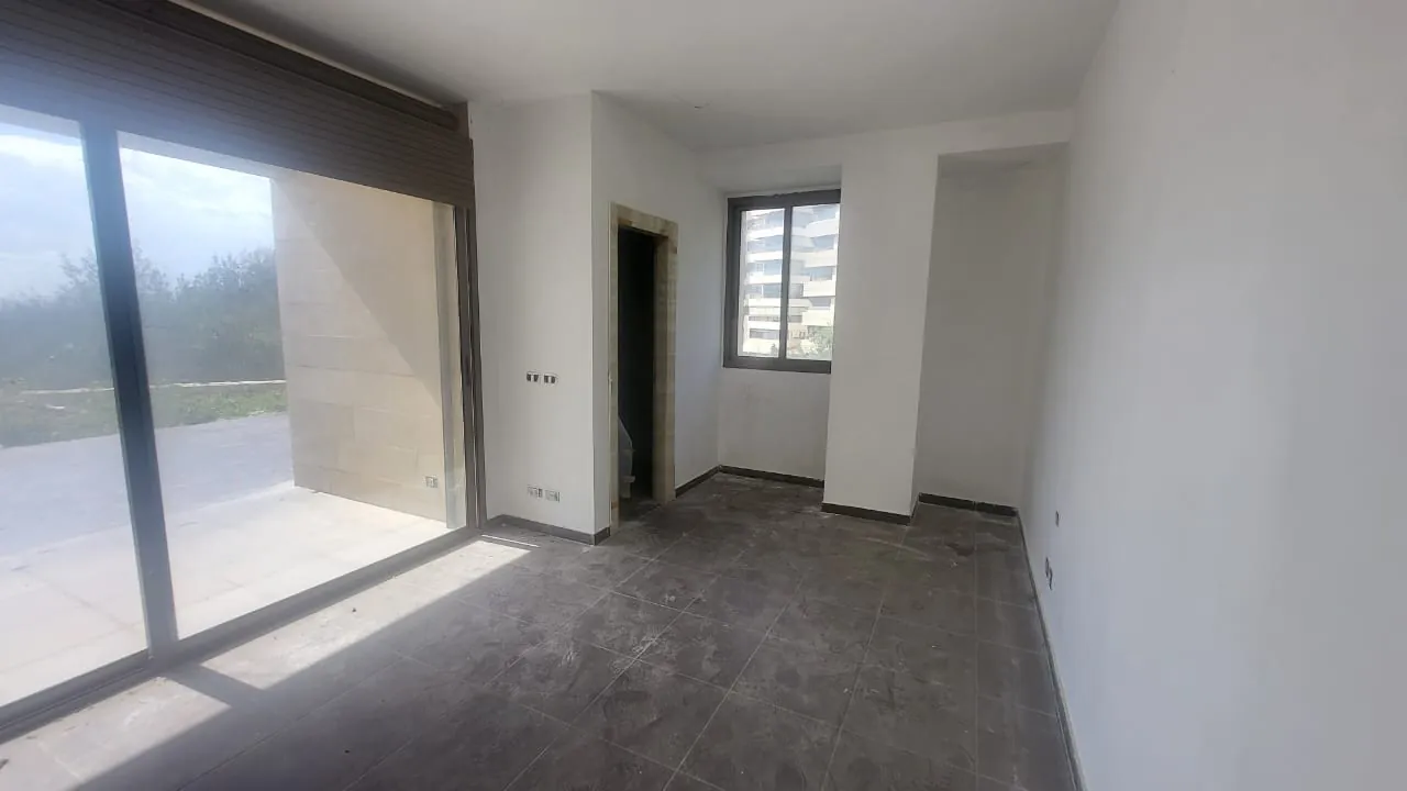 Spacious Brand New Apartment With Garden For Sale in Adma — الصورة 3