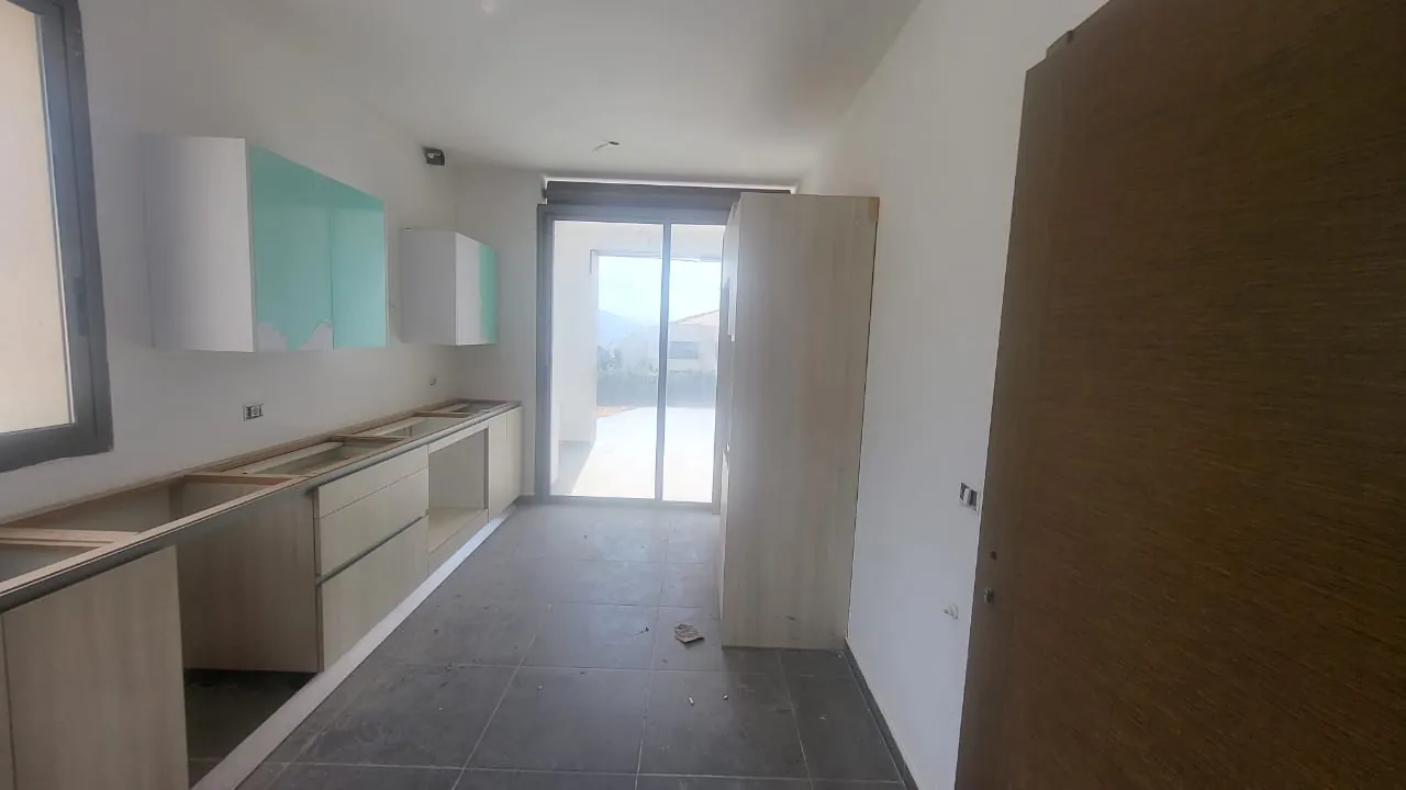 Spacious Brand New Apartment With Garden For Sale in Adma — الصورة 4