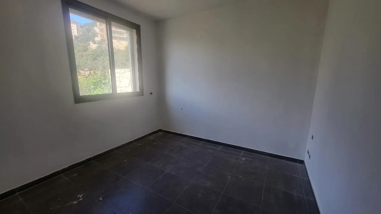 Spacious Brand New Apartment With Garden For Sale in Adma — الصورة 8