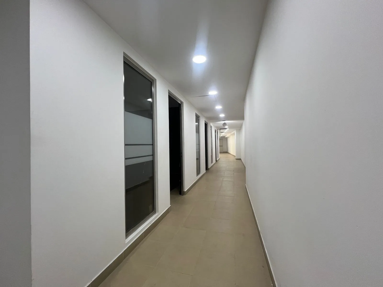 Spacious 300 SQM Office For Rent in Gemayzeh — الصورة 2