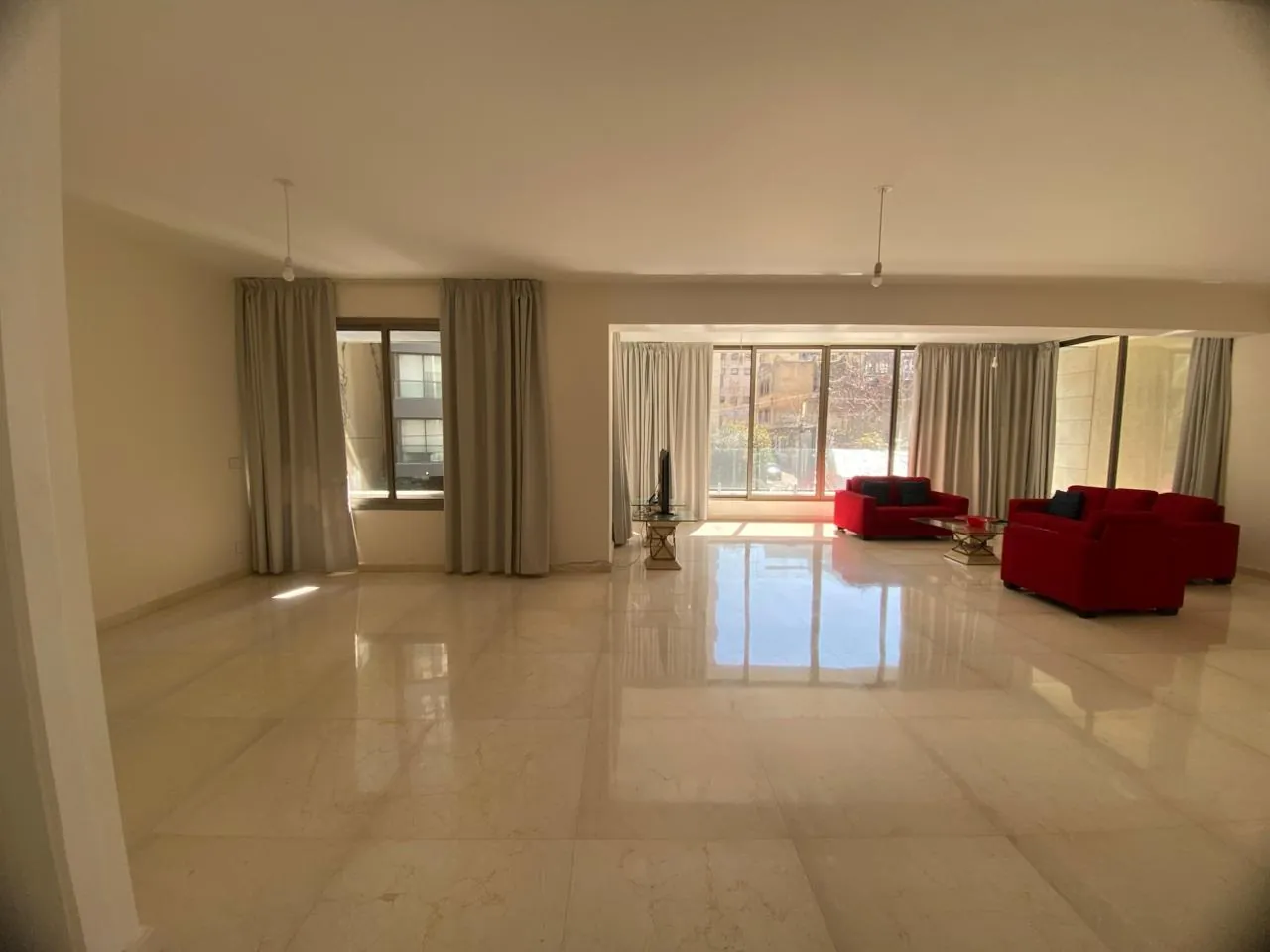 Bright 3-Bedroom Apartment For Rent in Kontari, Ras Beirut — الصورة 2
