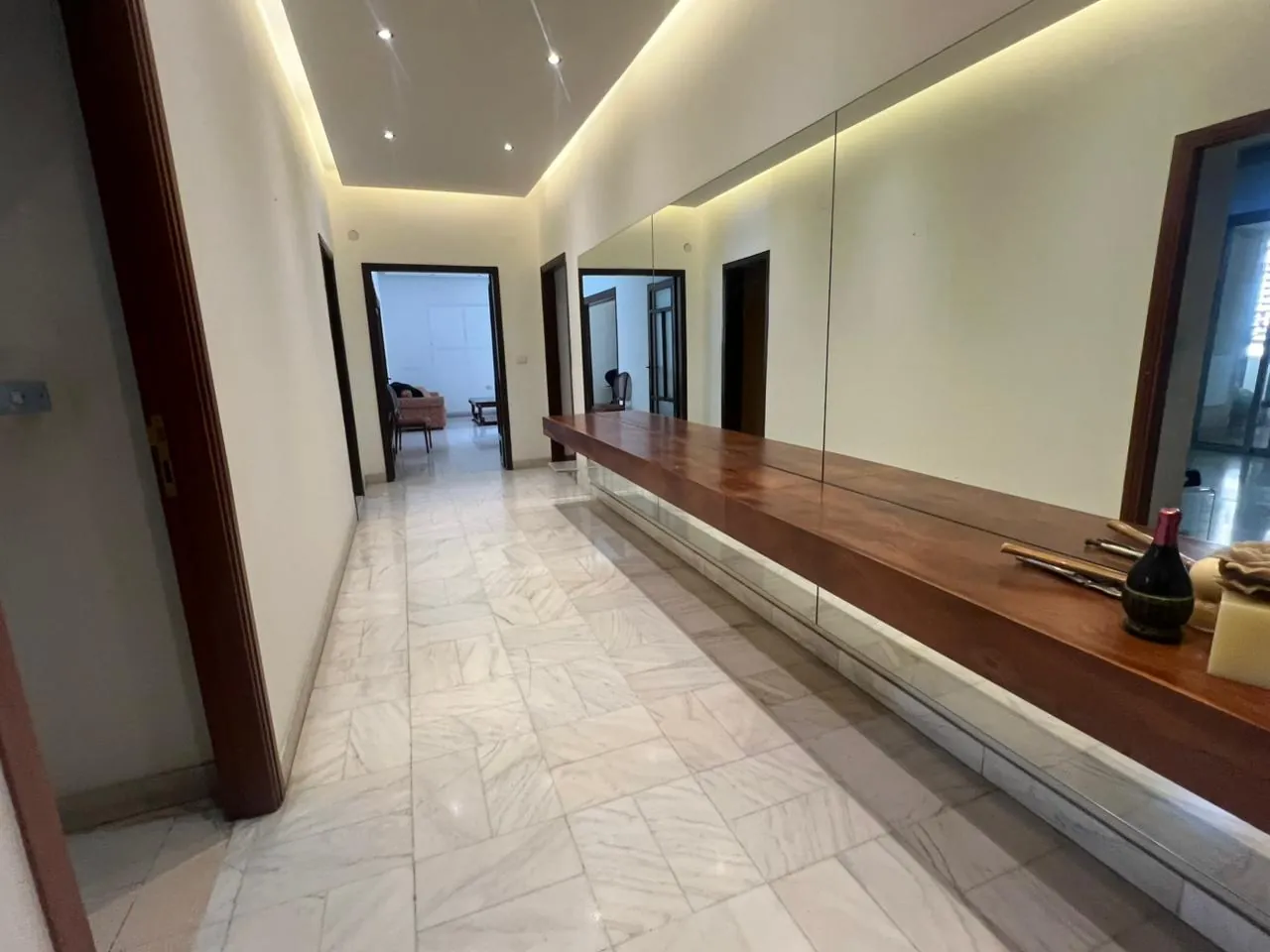 Fully Furnished 3-Bedroom Apartment For Sale in Achrafieh, Carré D'or — الصورة 10