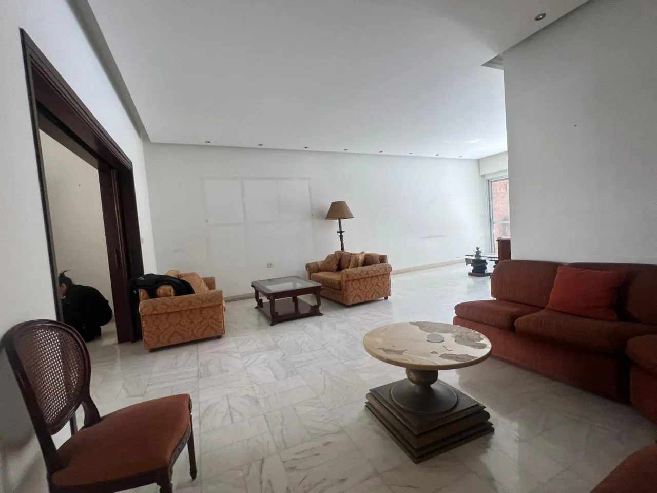 Fully Furnished 3-Bedroom Apartment For Sale in Achrafieh, Carré D'or — الصورة 2