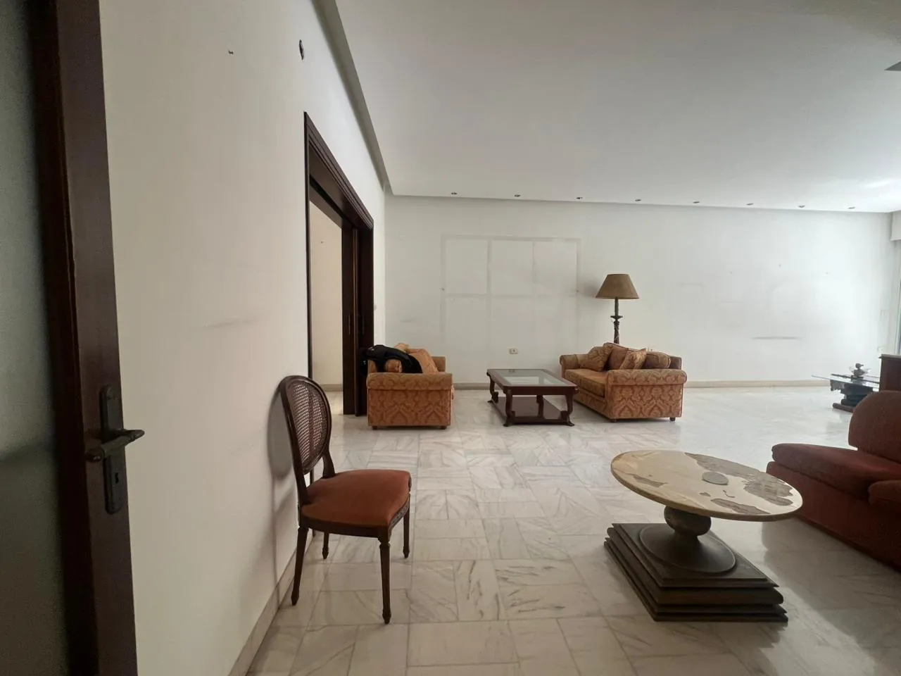Fully Furnished 3-Bedroom Apartment For Sale in Achrafieh, Carré D'or — الصورة 7