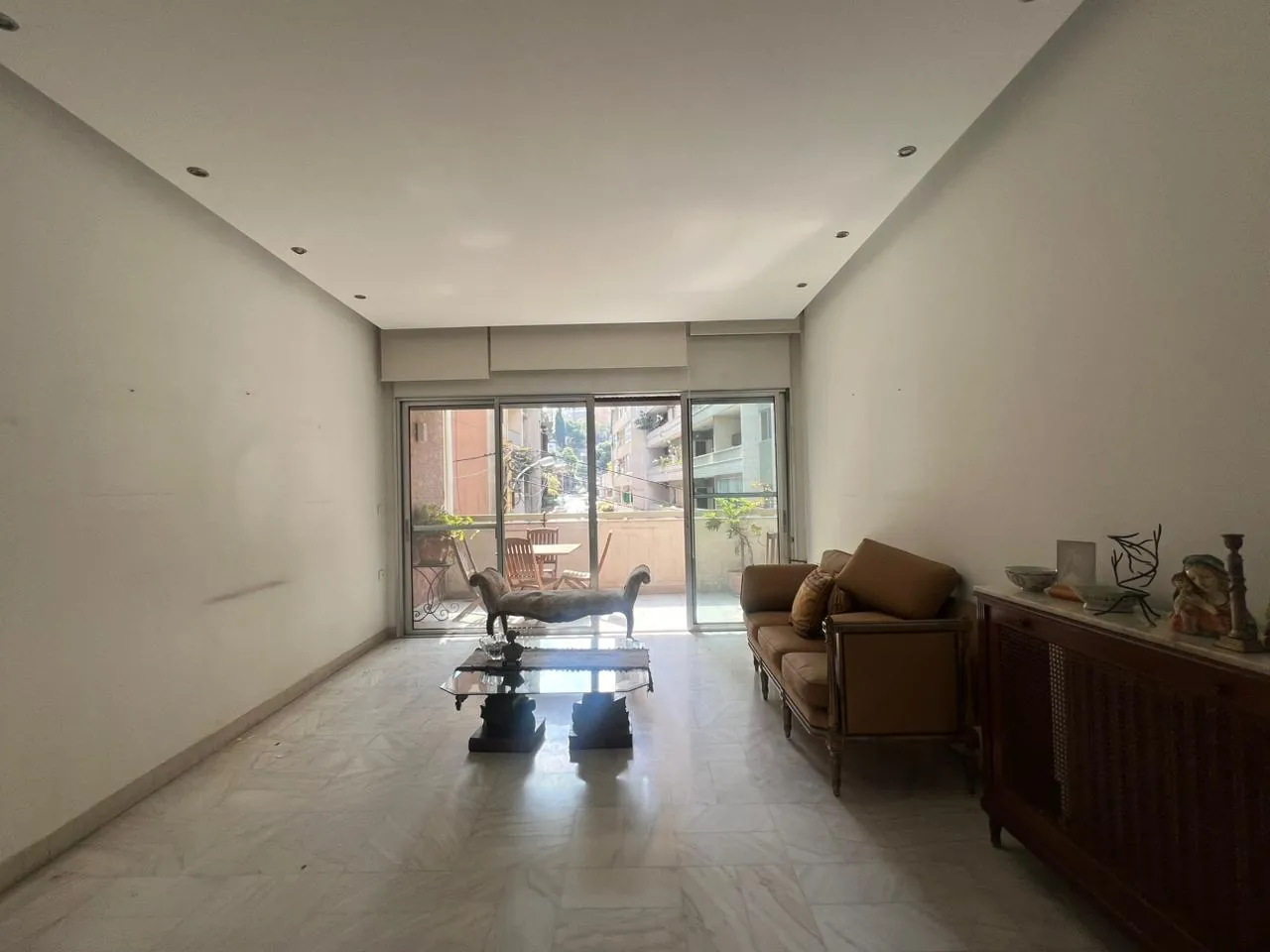 Fully Furnished 3-Bedroom Apartment For Sale in Achrafieh, Carré D'or — الصورة 8