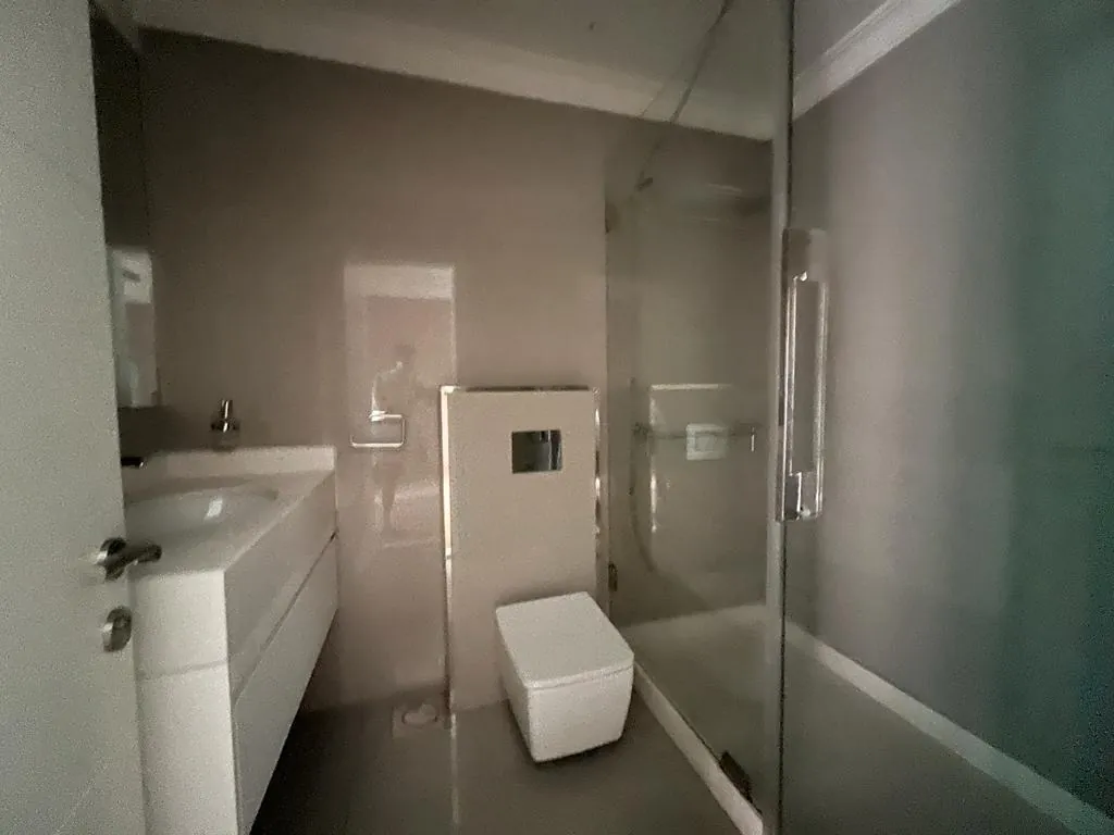 Spacious Apartment With a Terrace For Sale in Achrafieh, Saydeh — الصورة 9
