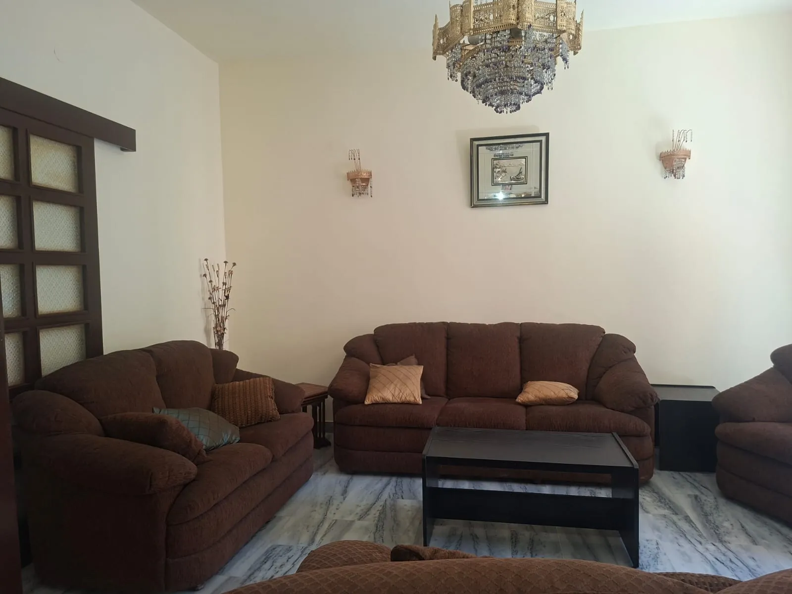 Newly Renovated 3-Bedroom Apartment For Sale in Corniche Canal 7, Beirut — الصورة 2