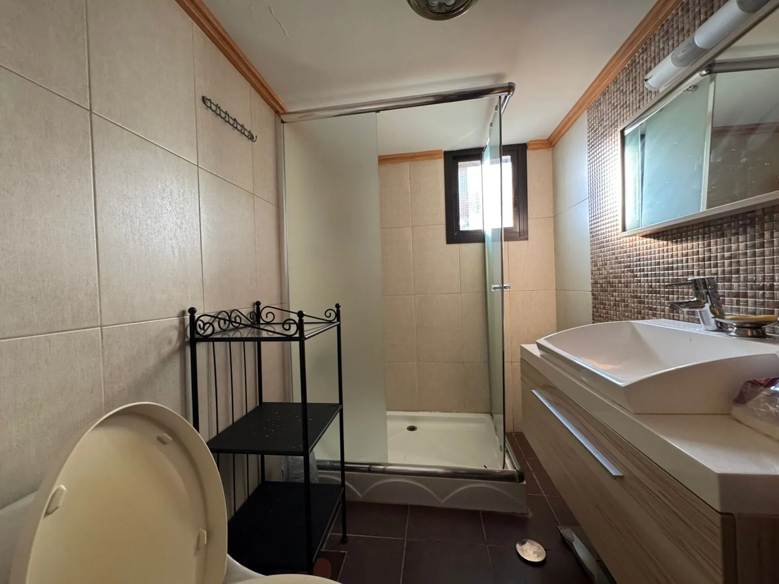 Fully Furnished And Decorated Apartment For Sale in Baabdat — الصورة 9