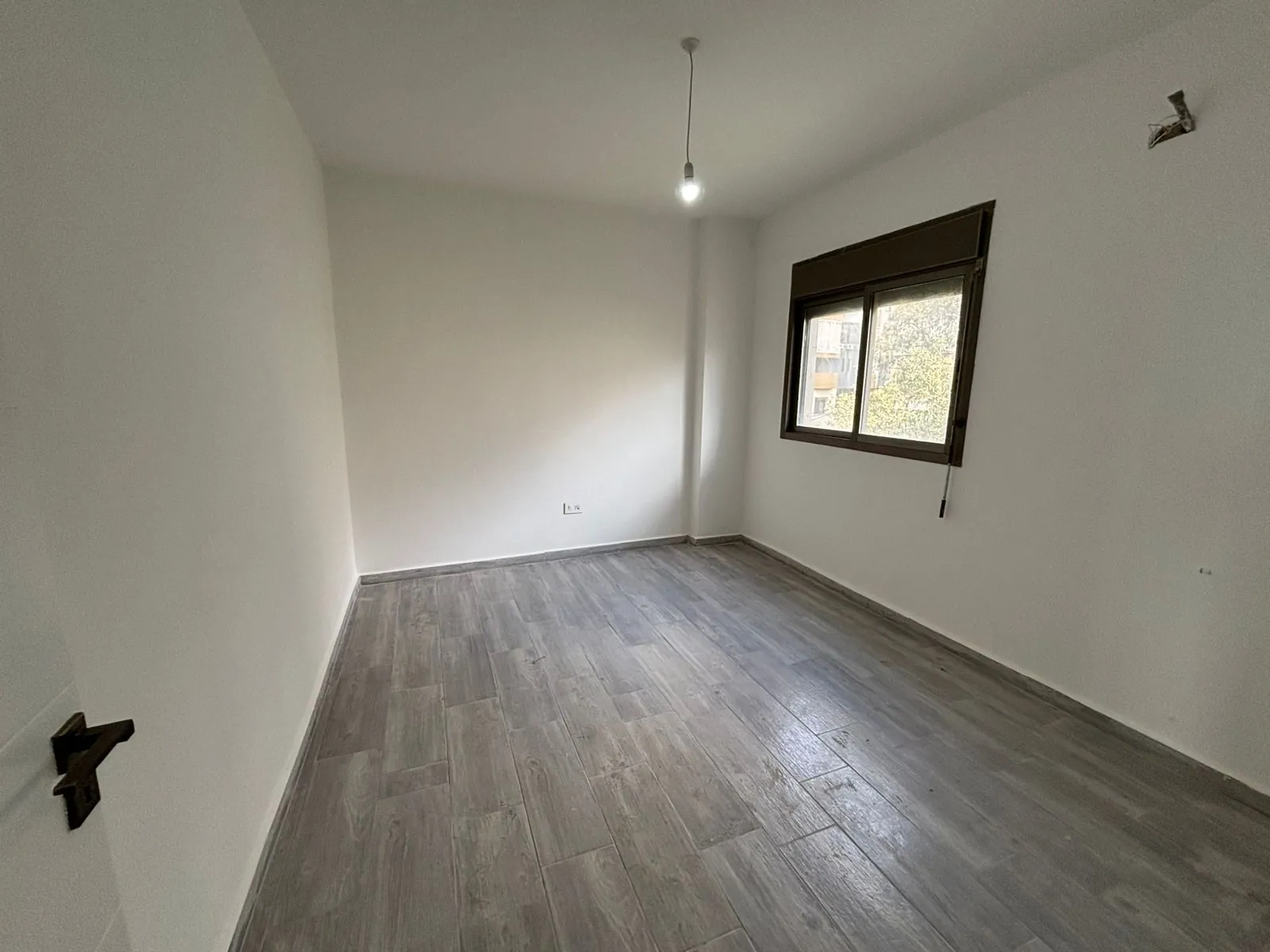 Decorated Apartment With A Beautiful View For Sale in Zikrit — الصورة 6