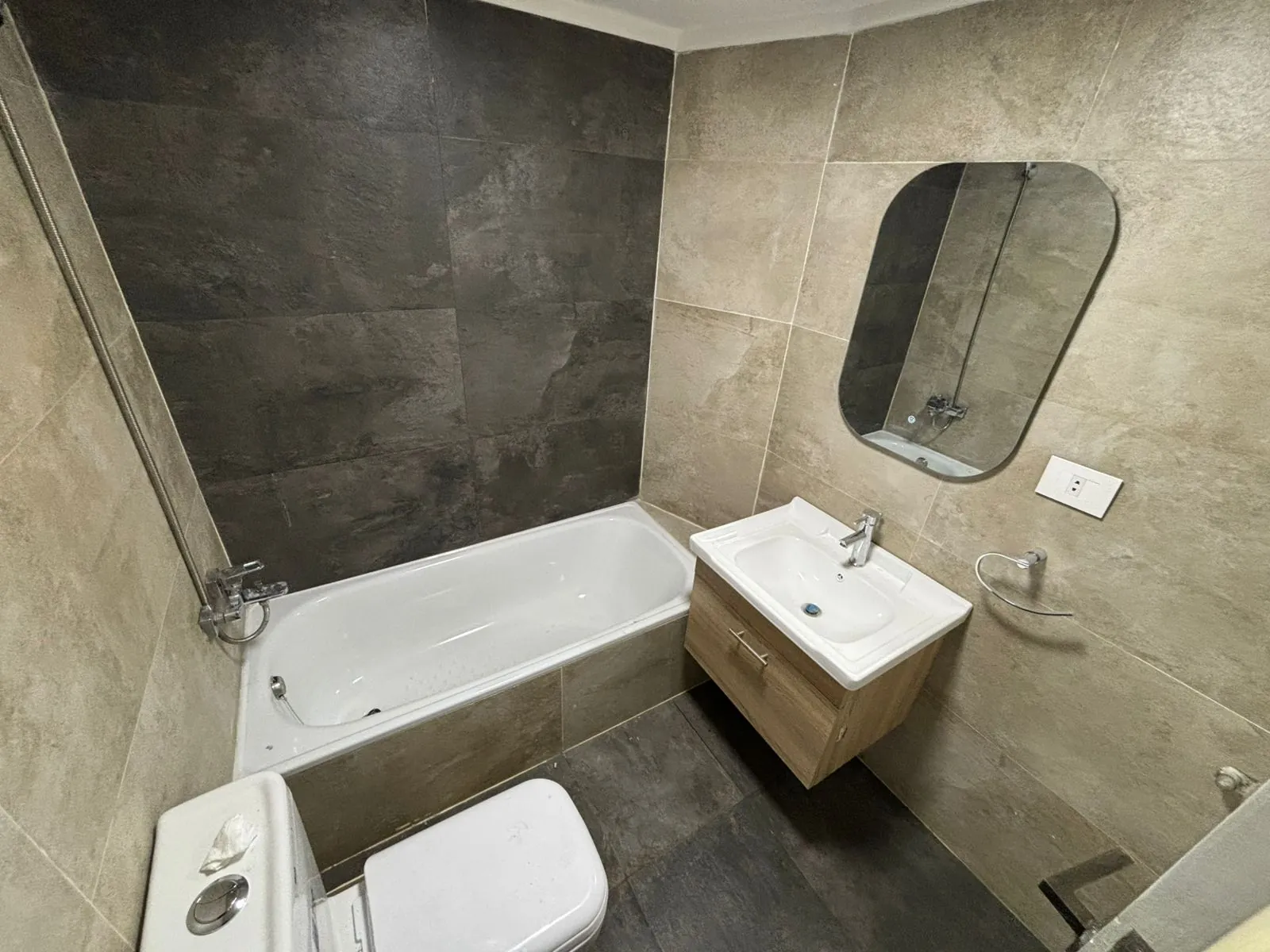 Decorated Apartment With A Beautiful View For Sale in Zikrit — الصورة 8