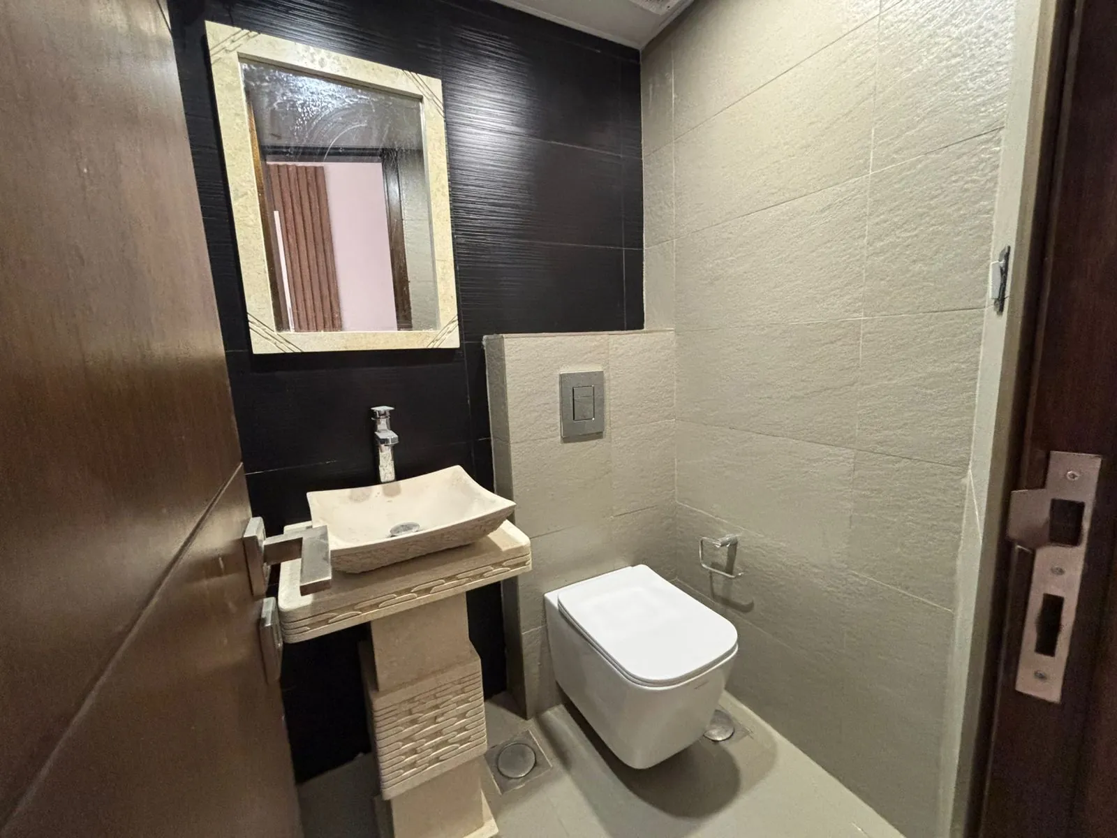Decorated Apartment With A Beautiful View For Sale in Zikrit — الصورة 9