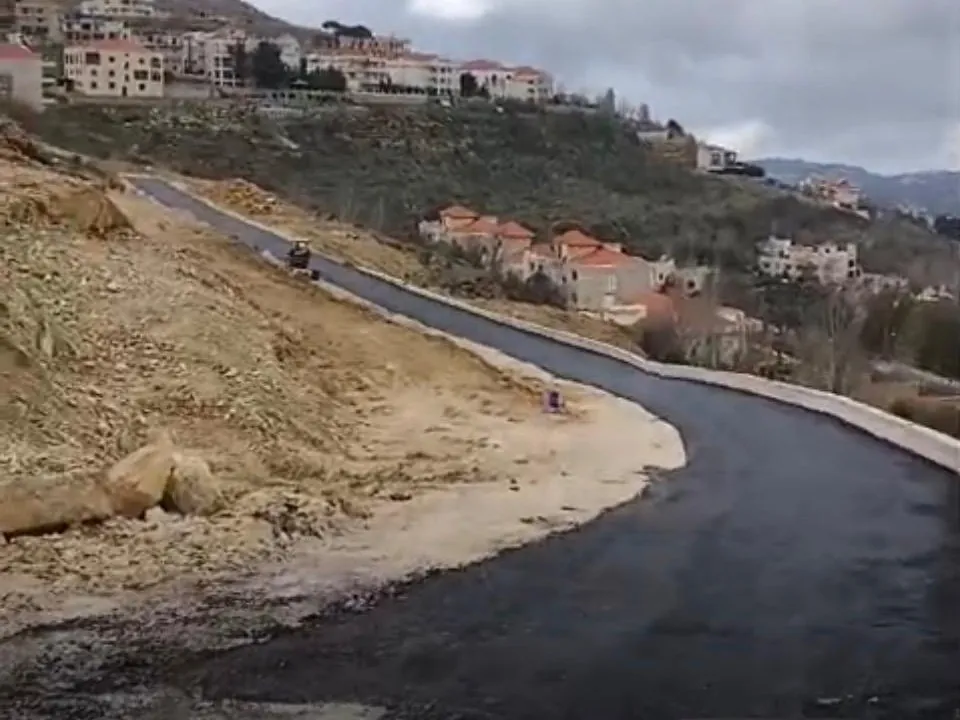 1,000 SQM Land with Open View For Sale in Bhamdoun — الصورة 2