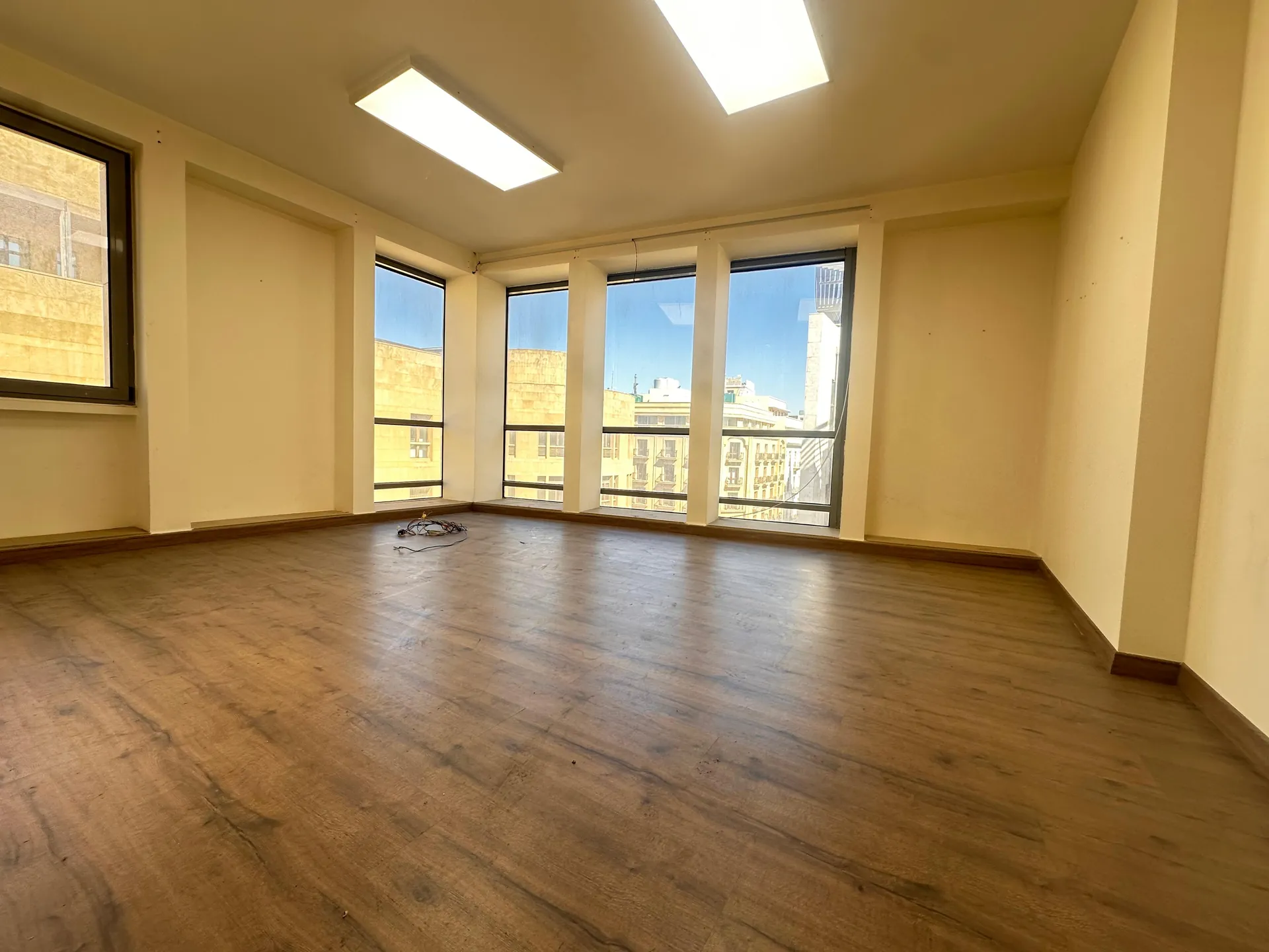 285 SQM Ready to Move-in Office For Rent Downtown