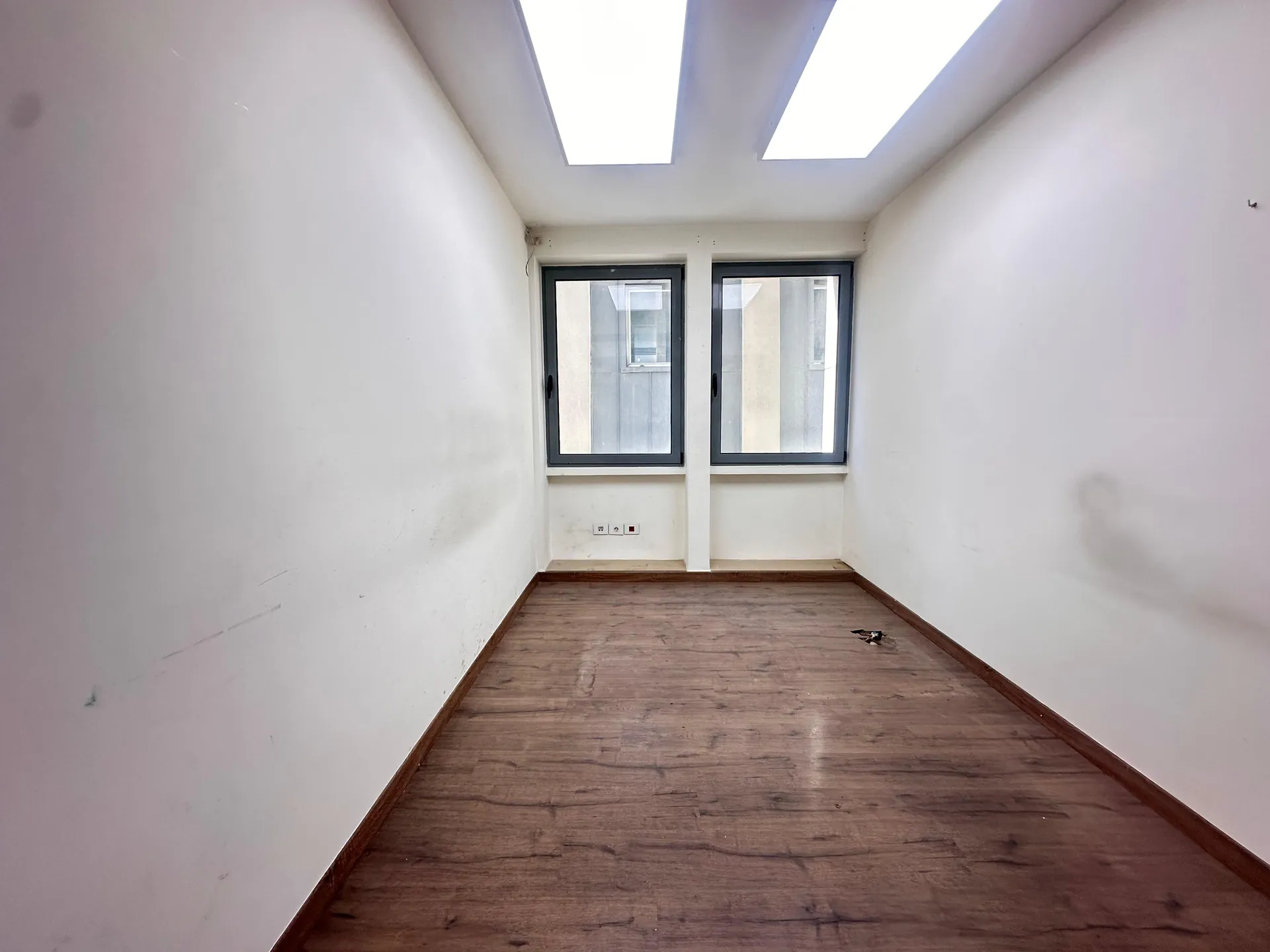 285 SQM Ready to Move-in Office For Rent Downtown — الصورة 8
