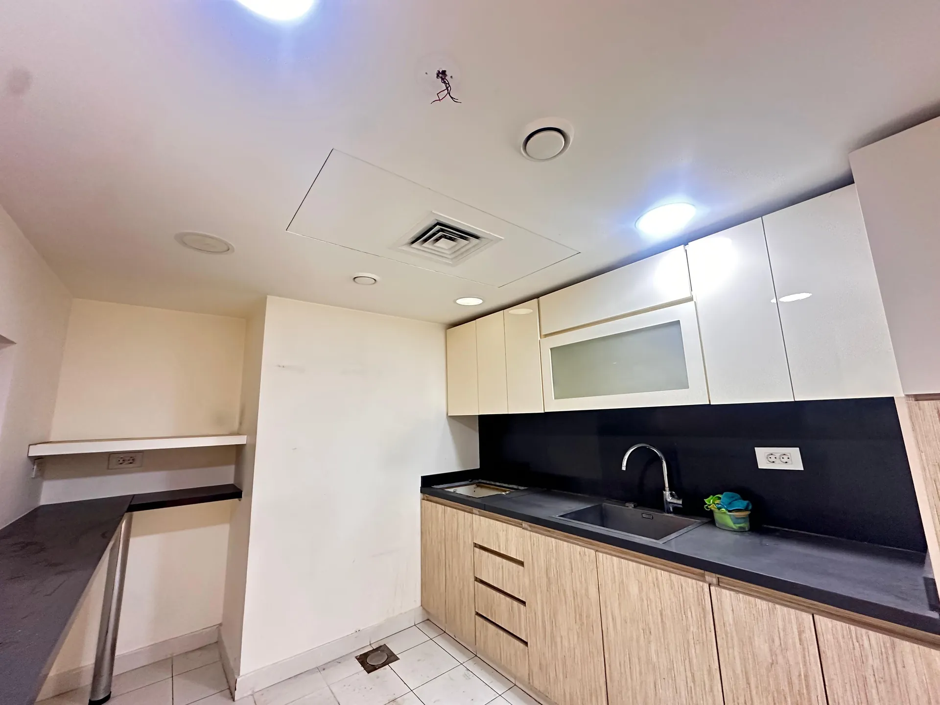 285 SQM Ready to Move-in Office For Rent Downtown — الصورة 9