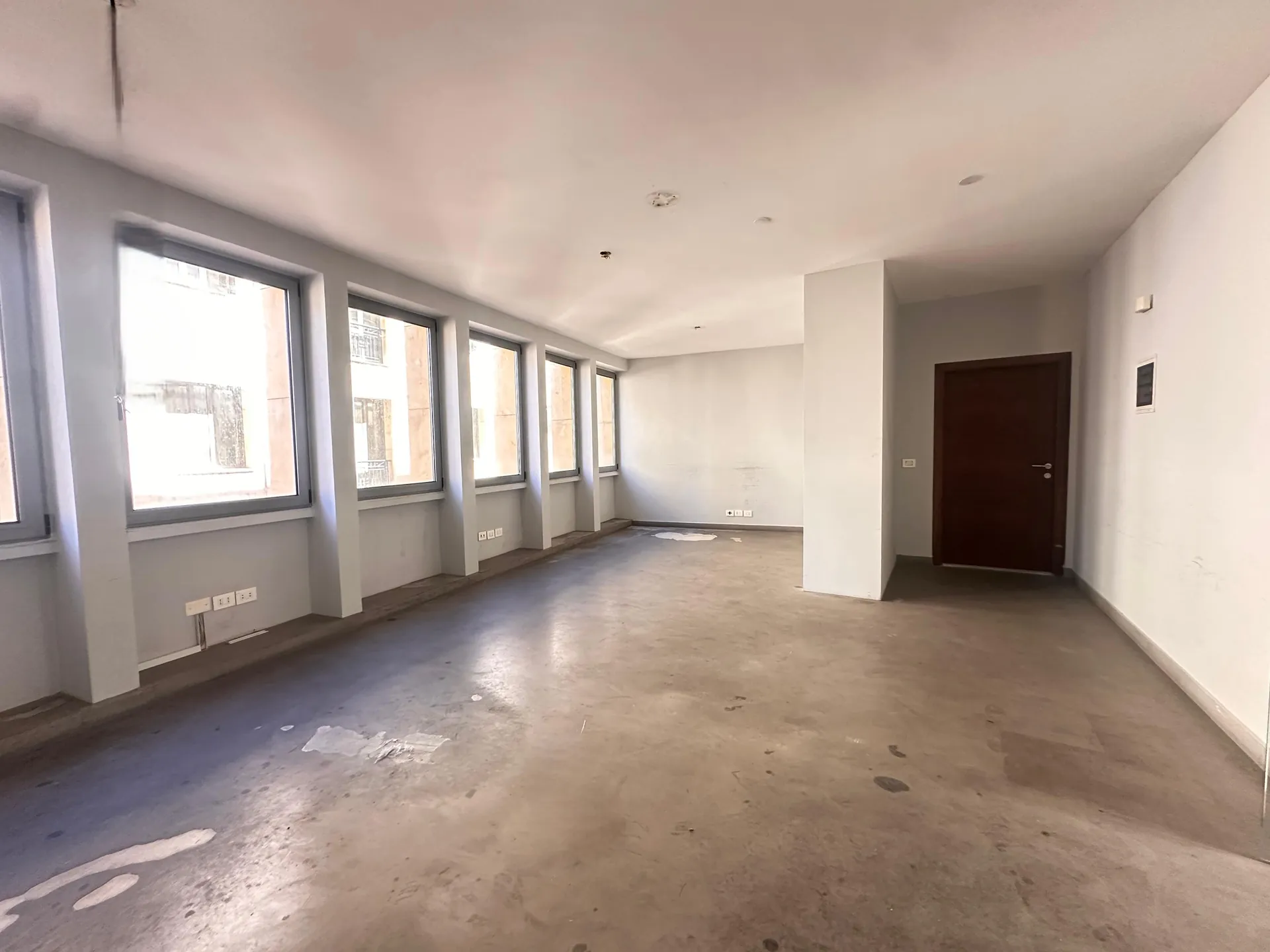 250 SQM Office For Rent in Downtown — photo 2