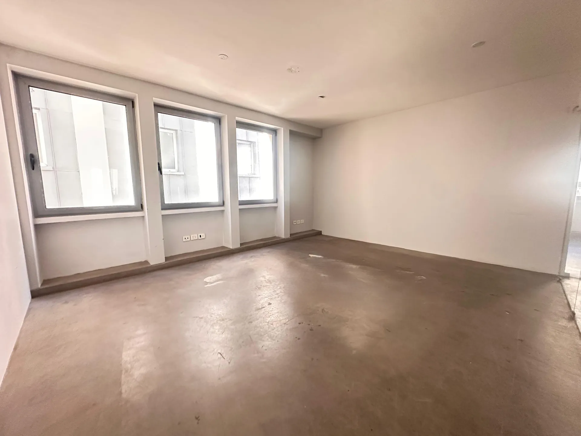 250 SQM Office For Rent in Downtown — photo 4