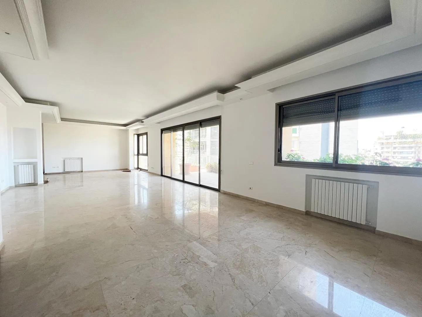 4-Bedroom Apartment For Rent in Achrafieh, Carré D'or — الصورة 2