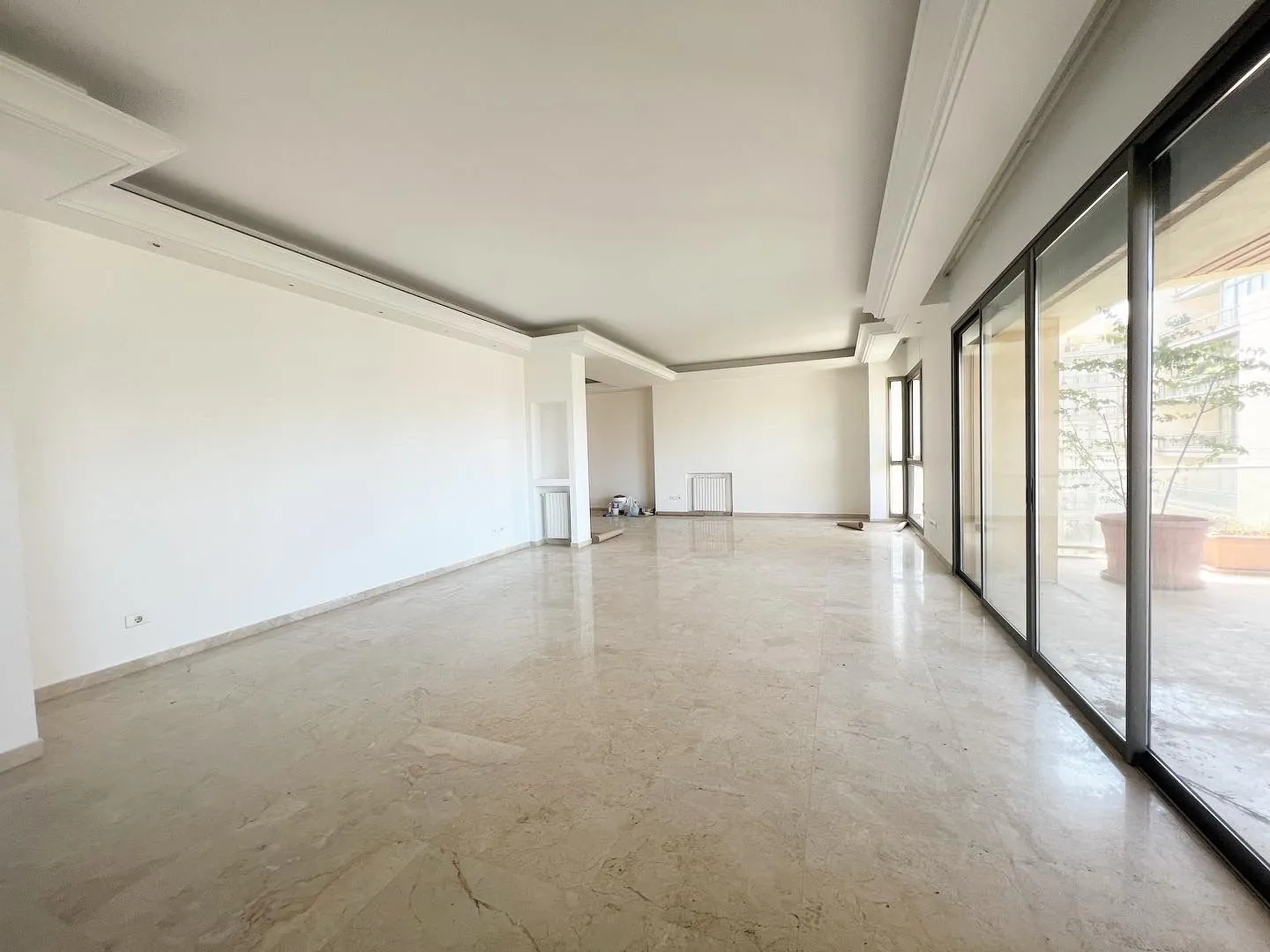 4-Bedroom Apartment For Rent in Achrafieh, Carré D'or — الصورة 4