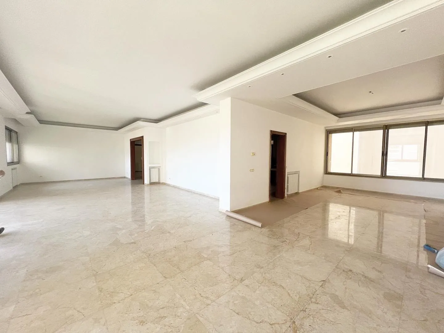 4-Bedroom Apartment For Rent in Achrafieh, Carré D'or — الصورة 5