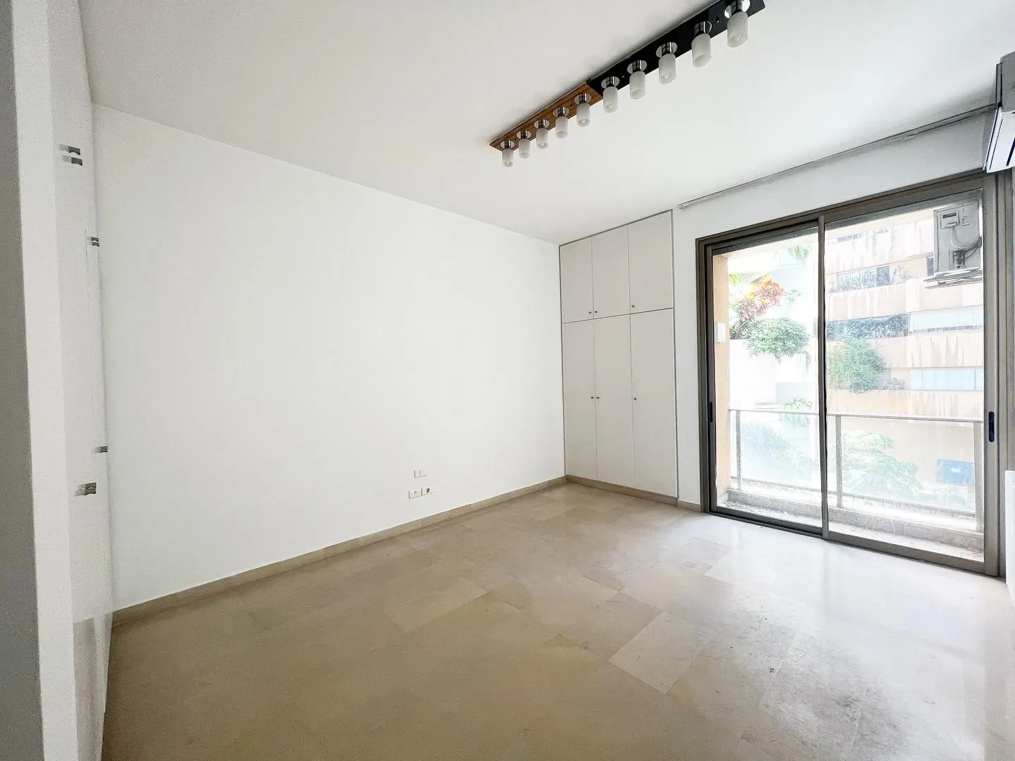 4-Bedroom Apartment For Rent in Achrafieh, Carré D'or — الصورة 8