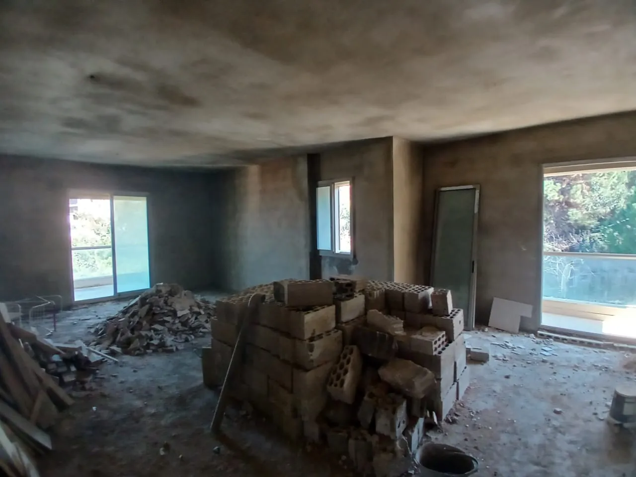 Core And Shell Duplex For Sale With A Very Nice View in Qornet Hamra — الصورة 10